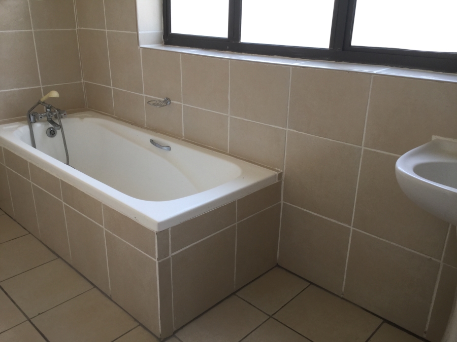 To Let 2 Bedroom Property for Rent in Summerstrand Eastern Cape